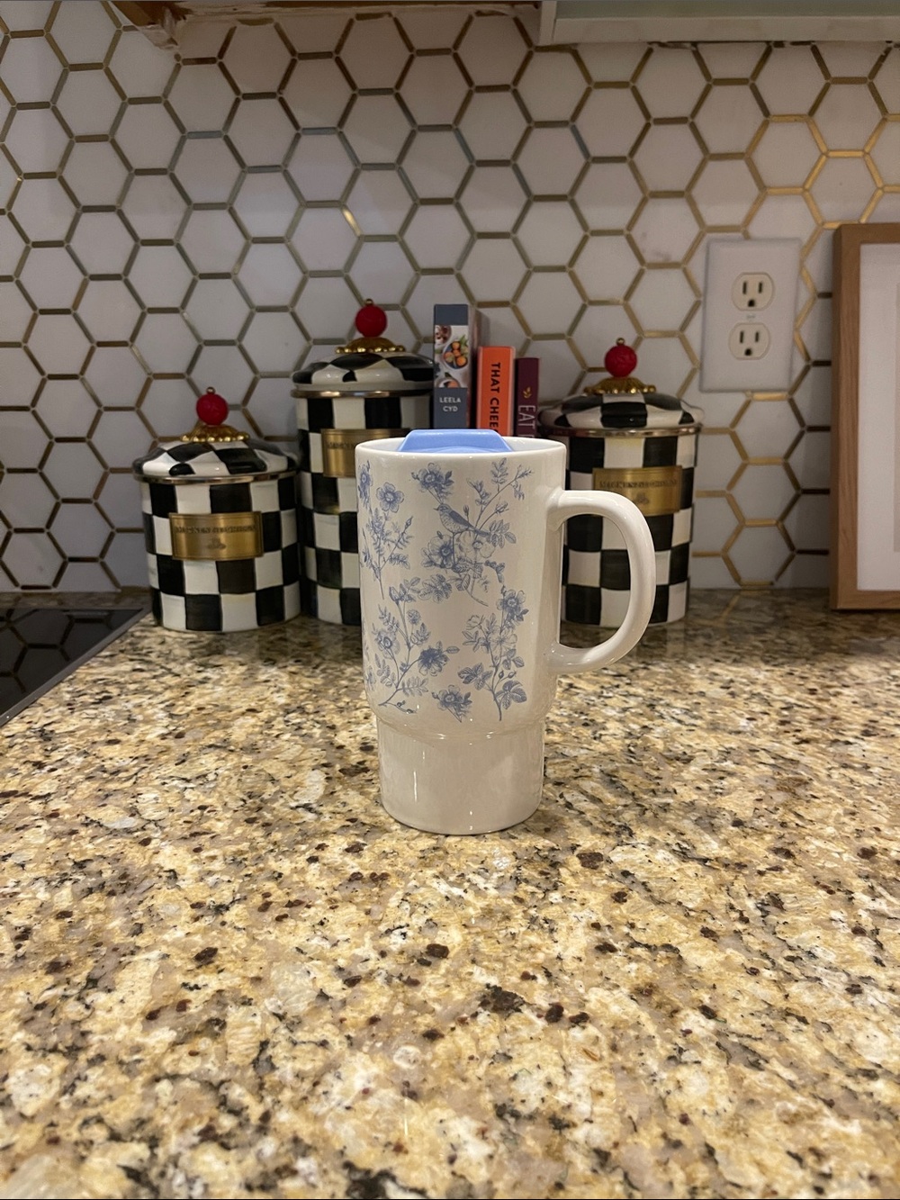 Ceramic mug with handle